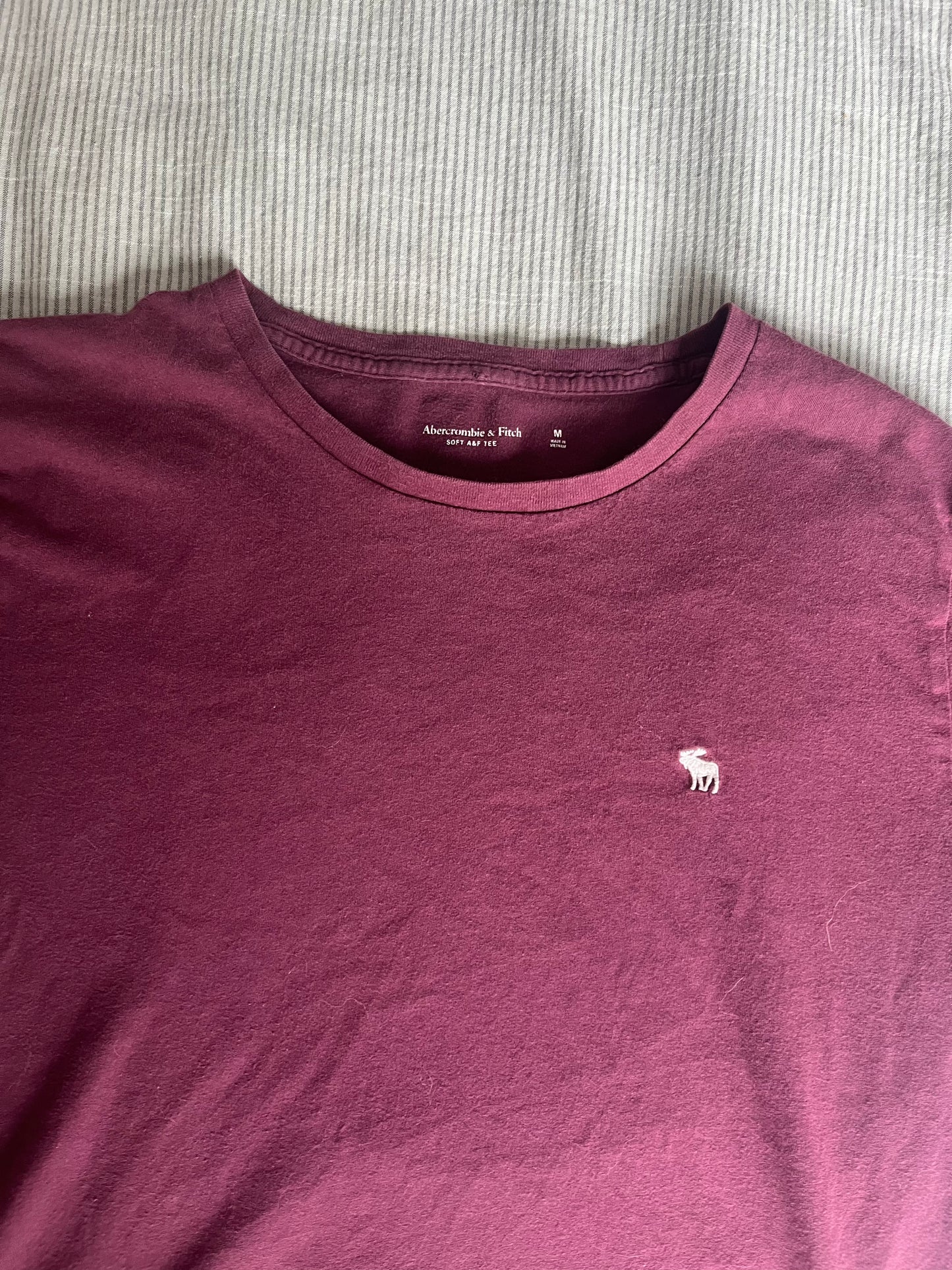Burgundy Abercrombie t-shirt