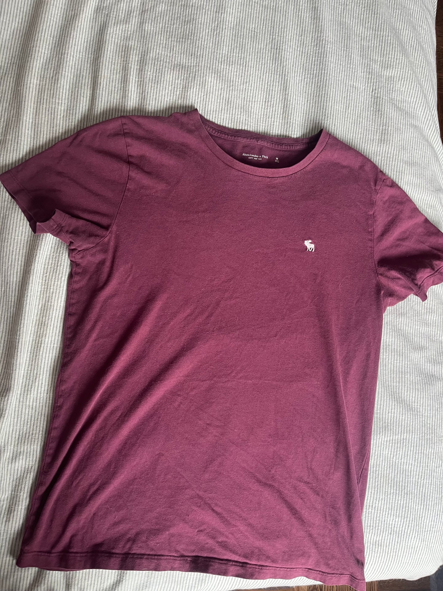 Burgundy Abercrombie t-shirt
